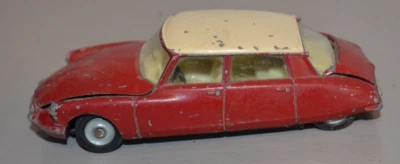 Voiture Dinky Toys Citroën  DS 19 Made in France Réf 530 - Photo 1/4