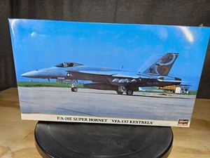 1/72 Hasegawa F/A-18E Super Hornet 'VFA-137 Kestrels' Plastic Model Kit 00718 - Picture 1 of 19