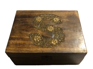 Portagioie in legno con iniziale Jeweled S, stile boemo - Foto 1 di 9