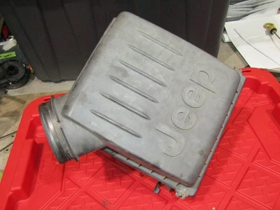 1999-2004 Jeep Grand Cherokee 4.0L OEM air filter cleaner housing (broken tab) - Image 1 of 4