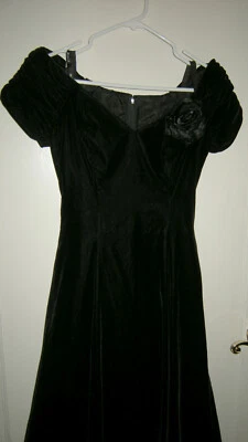 Girl's XL (14-16) Black Velvet Formal Dress, Petticoat Flare, Rose Accent, EUC - Image 1 of 4