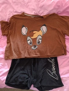 T-Shirt und Kurze Hose Mit Motiv - Bild 1 von 3