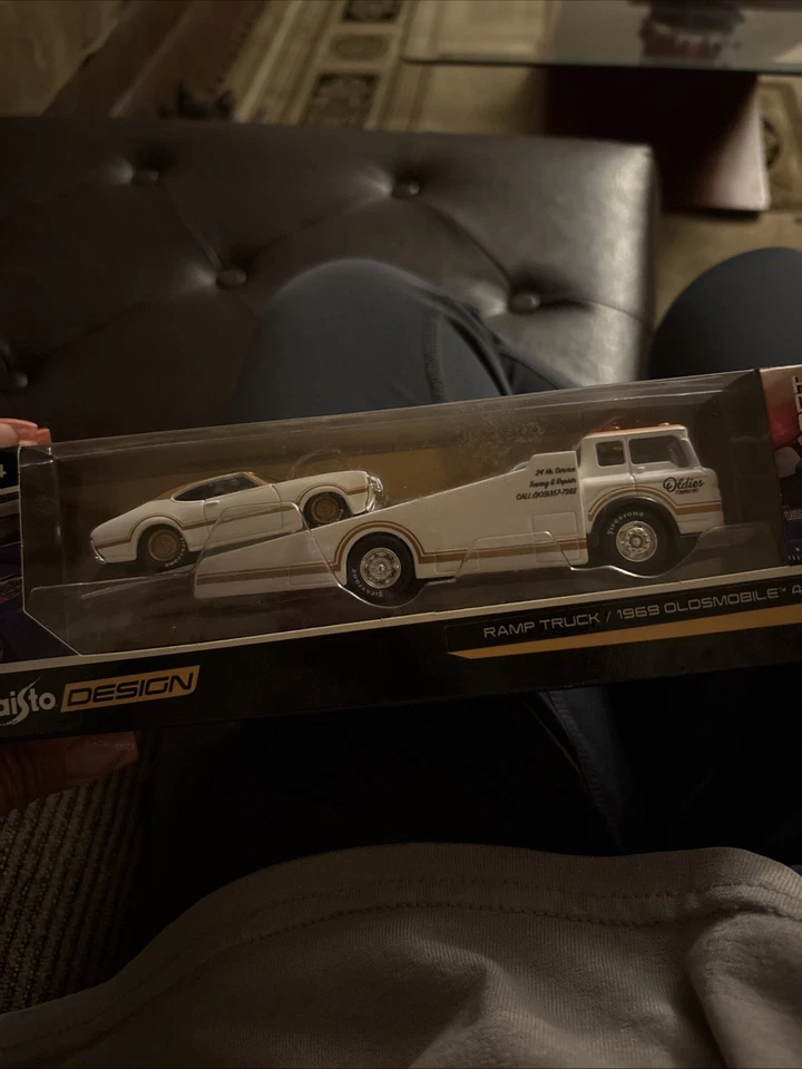 1957 CHEVROLET BEL ВОЗДУХА ГАЗОГЕНЕРАТОР #786 СЕРЕБРО И РАМПА ЭВАКУАТОР 1/64 MAISTO 15055 A - Изображение 1 из 1