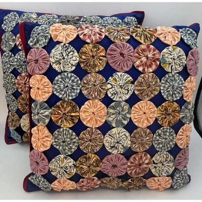 Conjunto de 2 travesseiros acolchoados vintage Yoyo feitos à mão tecido de sucata colorido 14" - Imagem 1 de 4