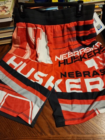 Sideline Apparel Nebraska Cornhuskers Red Black Shorts Men’s Size Large NEW Cover