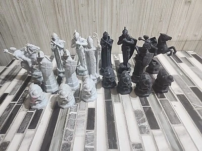 Harry Potter Mago Ajedrez Piezas de Repuesto Lote Mixto Piezas Blanco y Negro JEDREZ Foto 1 de 4