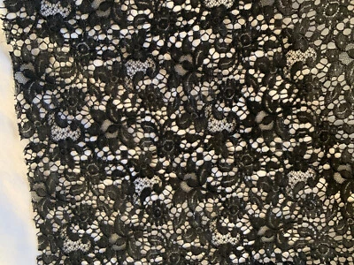 Tela de encaje de guipur negro - 3 yardas 30 pulgadas, 33 pulgadas ancho Foto 1 de 4
