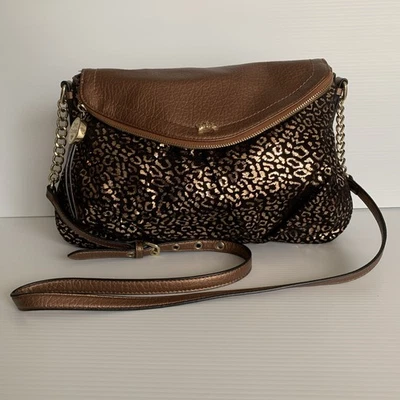 Bolso Juicy Couture Cheetah Foil Dorado Estampado Metálico De La década de 2000 Usado en Excelente Condición Foto 1 de 4