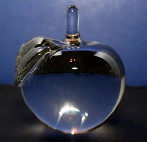 VTG Magnum ART GLASS CLEAR APPLE , LEAF & STEM APPLE PAPERWEIGHT SPARKLE - Picture 1 of 8