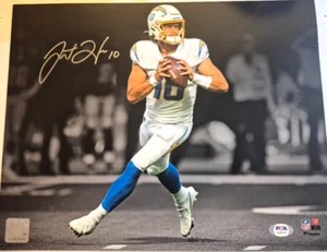 FOTO AUTOGRAFIADA FIRMADA POR JUSTIN HERBERT 11X14 CARGADORES DE LOS ANGELES RARA CERTIFICADO DE AUTENTICIDAD PSA - Imagen 1 de 3