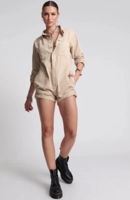 Mono mameluco talla pequeña de una cucharadita mono para Revolve beige Foto 1 de 4