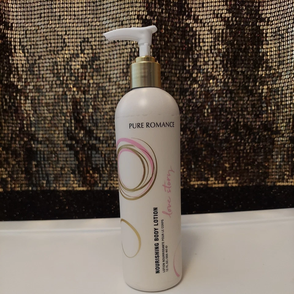 Loción corporal nutritiva Pure Romance | 12 fl. oz./355 ml. Love Story - Nuevo Foto 1 de 1