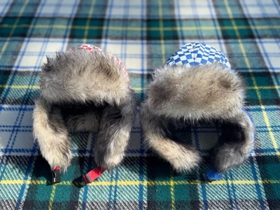 Sombreros de soldado de piel sintética a cuadros Damier de colección Supreme Foto 1 de 4