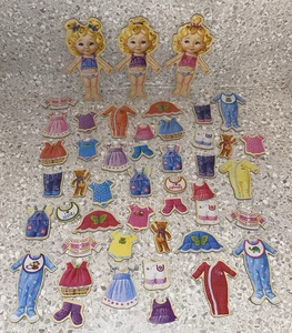 TS Shure Teeny Pequeños Trillizos Madera Magnético Vestir Muñecas Set 3 Bebés 40+ Piezas - Imagen 1 de 14