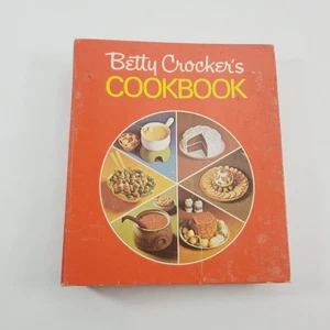 Betty Crocker's Cookbook Red Pie Cover 1973 18th Printing Ring-Bound Hardcover - Bild 1 von 10