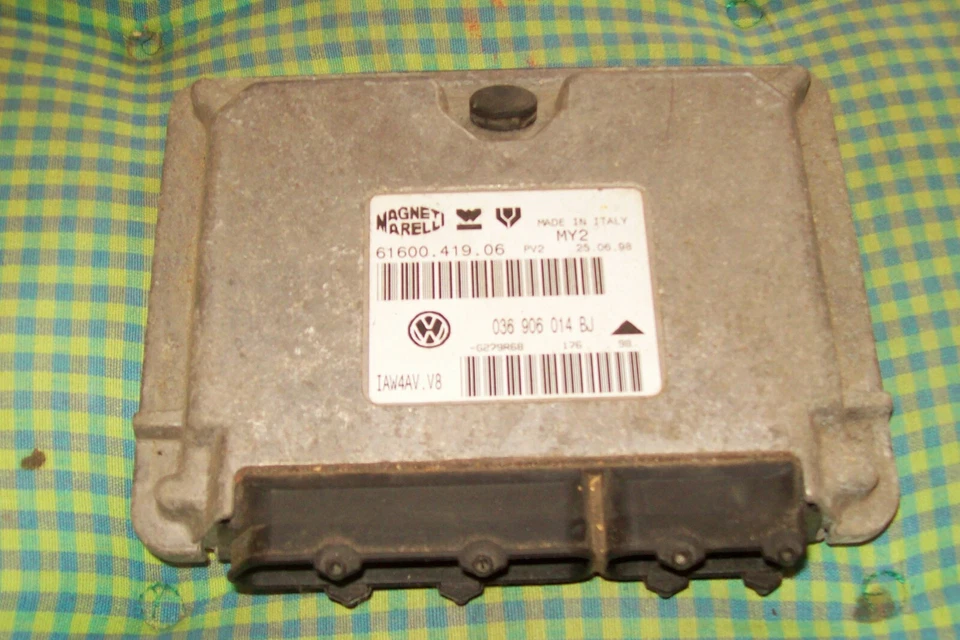 Centralina motore VW Lupo 1.4 AKQ 036906014BJ 55KW/75CV 6160041906 25.06.98 - Immagine 1 di 1