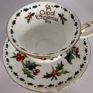“A Cup of Christmas tea” Collector Teacup Fine China By Tom Hegg - Imagen 1 de 5