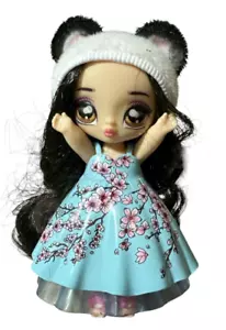 MGA Na Na Muñeca Sorpresa Juli Joyful Panda Serie 4 Vestido Extraíble Ojos Marrones - Imagen 1 de 6