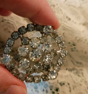 Vintage Rhinestone Brooch Silver Toned Metal FREE US SHIPPING Collectible Pin - Picture 1 of 8