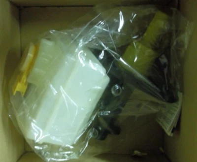 Brake Master Cylinder - Lucas PML213 fits Land Rover Defender 90 (w/o ABS) 94-97 - Image 1 of 2