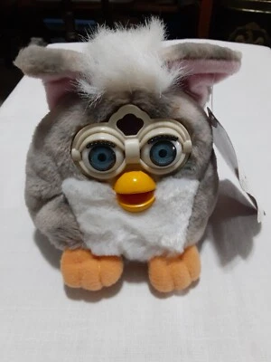 Vintage Furby Buddies 1999 Bolsa de Feijão de Pelúcia Listra Cinza Olhos Azuis Com Etiqueta “Me Abrace” - Imagem 1 de 3