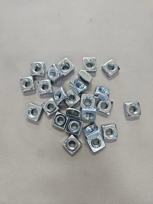 Tuercas cuadradas de acero de 5/16"-18 grado 2 rosca gruesa transparente de zinc (25 piezas) Foto 1 de 2