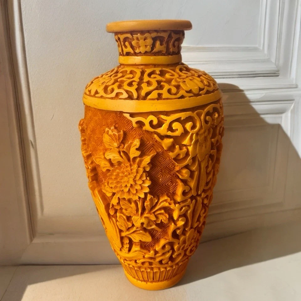 "Florero imperial de cinabrio tallado en oro amarillo de 6"" motivo floral chino con marca" Foto 1 de 4
