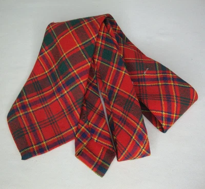 Corbata cuello tartán Munro Clan AGUJEROS POLILLA tela artesanal roja escocesa a cuadros Munroe Foto 1 de 4