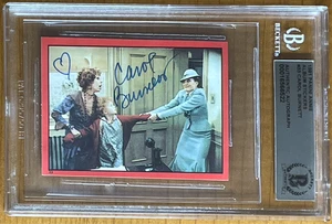 CAROL BURNETT SIGNED 1981 PANINI ANNIE MOVIE STICKER #33 BAS BGS AUTOGRAPH AUTO - Picture 1 of 2