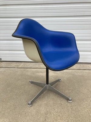 Silla de fibra de vidrio Herman Miller años 70 Eames Mid Century moderna Foto 1 de 4