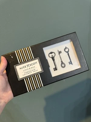 Alice Scott Rectangular Porcelain Trinket Tray Antique Keys And Lock - Image 1 of 4