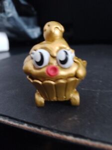 Moshi Monsters Series 12, Ultra Rare Food Factory Cutie Pie Gold Figure.