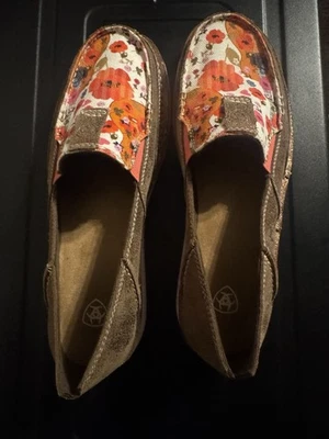 Women’s Ariat Cruisers Size 9 Floral Top Rose Gold And Leather Sides Brand New - Image 1 of 4