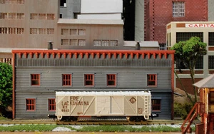 N SCALE FREIGHT CAR MODEL POWER 3463 ERIE LACKAWANNA 40' WOOD SHEATEHED BOXCAR - Picture 1 of 3