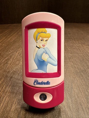CINDERELLA PLUG-IN NIGHTLIGHT WITH DAY/NIGHT SENSOR Tested - Image 1 of 4