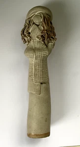 Estatuilla bufanda niña sin rostro cerámica estudio Veronica Ballan & Barrie Rawlingson - Imagen 1 de 6