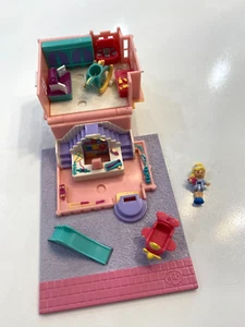Vintage 1993 BlueBird Polly Pocket Toy Shop with 1 Figure - Picture 1 of 10