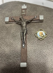 Vintage Kruzifix INRI Anhänger Made in Italy silberfarben Metall & Holz Jesus am Kreuz - Bild 1 von 19
