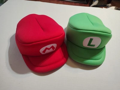 Juego de 2 Sombreros de Super Mario - Mario & Luigi Disfraz Cosplay Espuma Usado en Excelente Condición Foto 1 de 4