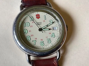 Vintage Swiss Army Men’s Watch with a durable leather strap. 1990’s. New battery - Picture 1 of 5