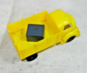 Marx Trucking Terminal Yellow Plastic Stake Bed Truck, complete, includes crate - Picture 1 of 7
