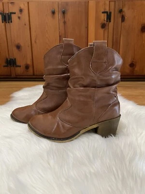 Bota de media pantorrilla estilo occidental Wet Seal para mujer en marrón talla 7 Foto 1 de 4