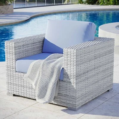 Sillón de patio exterior Modway Convene de mimbre y ratán en gris claro azul claro Foto 1 de 4