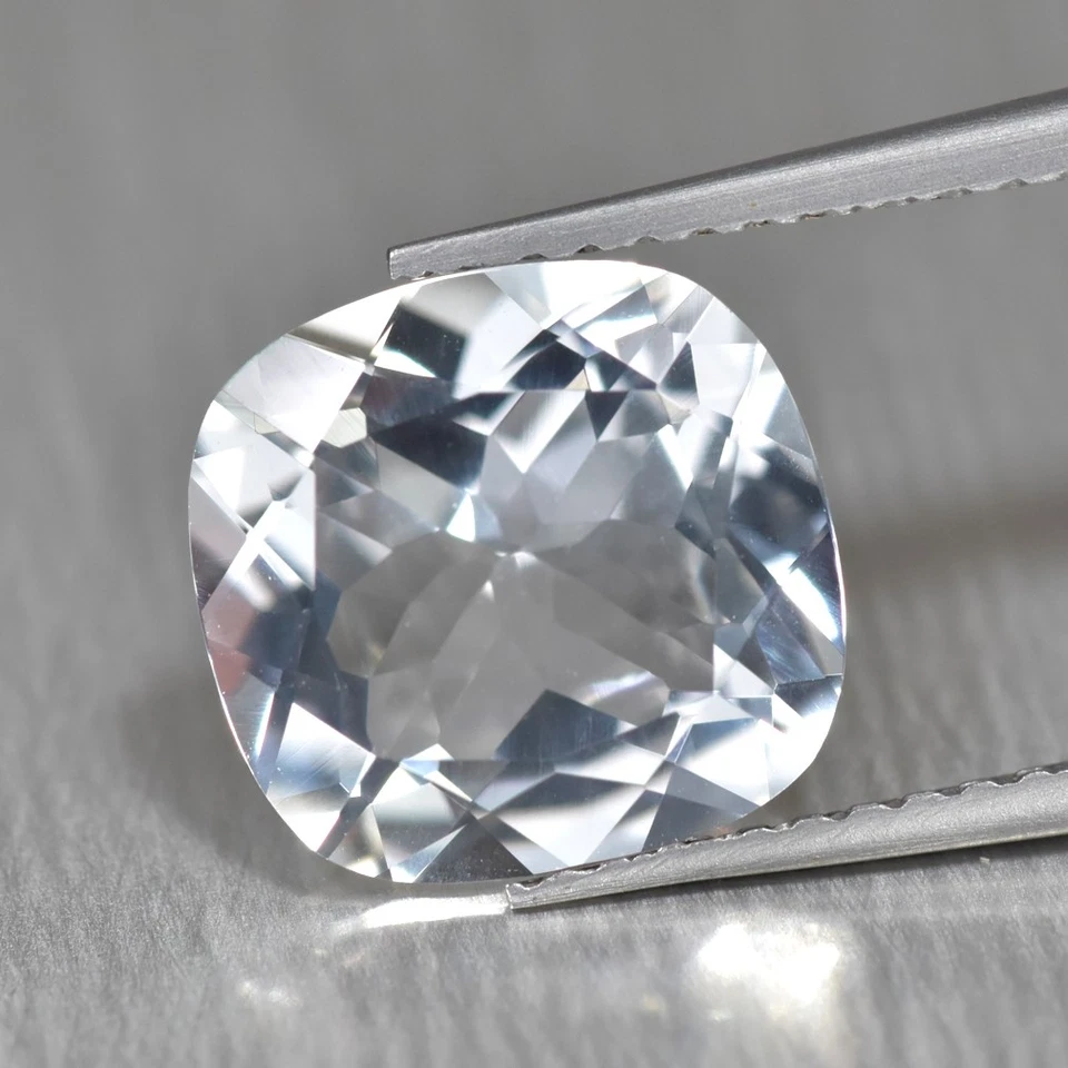 Piedra preciosa de berilo de goshenita sin tratar claridad VVS fenomenal de 2,59 quilates Foto 1 de 1