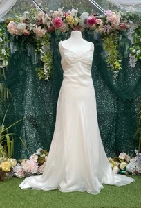Wedding gown elegant Ivory with train beaded Low Back Size 18 UK - Picture 1 of 24