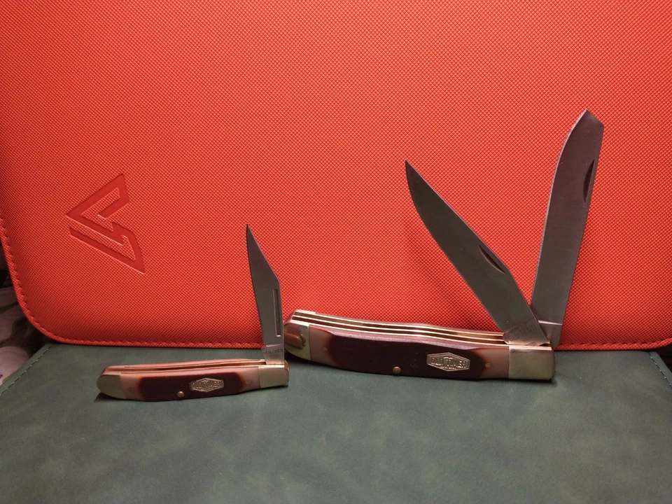 Par de 2 cuchillos Schrade Old Timer Trapper, modelos 340T 1040T, hechos en EE. UU. Foto 1 de 4