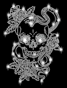 XL STRASSSTEINE TOTENKOPF SKULL SCHLANGE SCHÄDEL BÜGELBILD HOTFIX APPLIKATION - Picture 1 of 4
