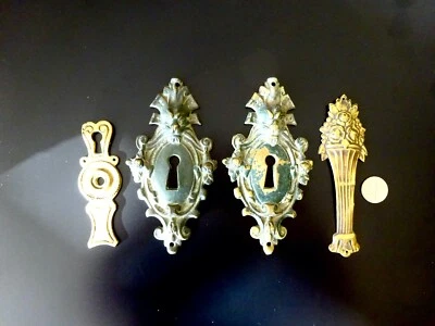 老式钥匙锁板黄铜五金钥匙法国房屋救助建筑。 — 第 1/4 张图片