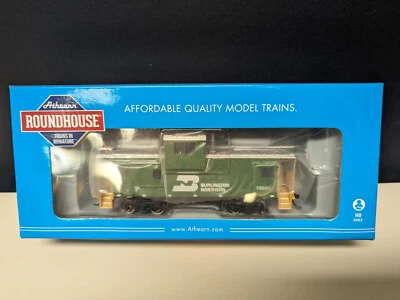 Burlington Northern Wide Vision Caboose #10641 HO - Roundhouse #RND87922 - Image 1 of 4