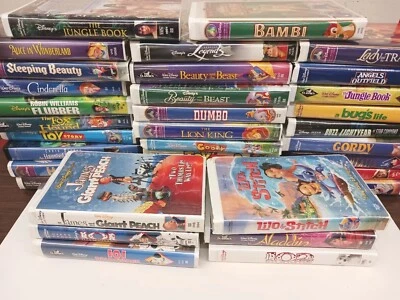 Lot 35 Disney VHS Tapes Classics Jungle Book Dalmations Bedknobs Mouse Detective Foto 1 de 4